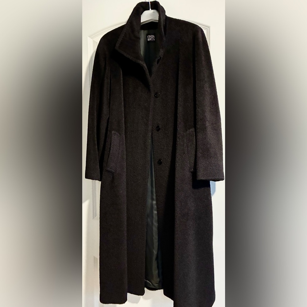 Women’s Cinza Rocco Black Wool alpaca full length coat with hem slits. Size 6.